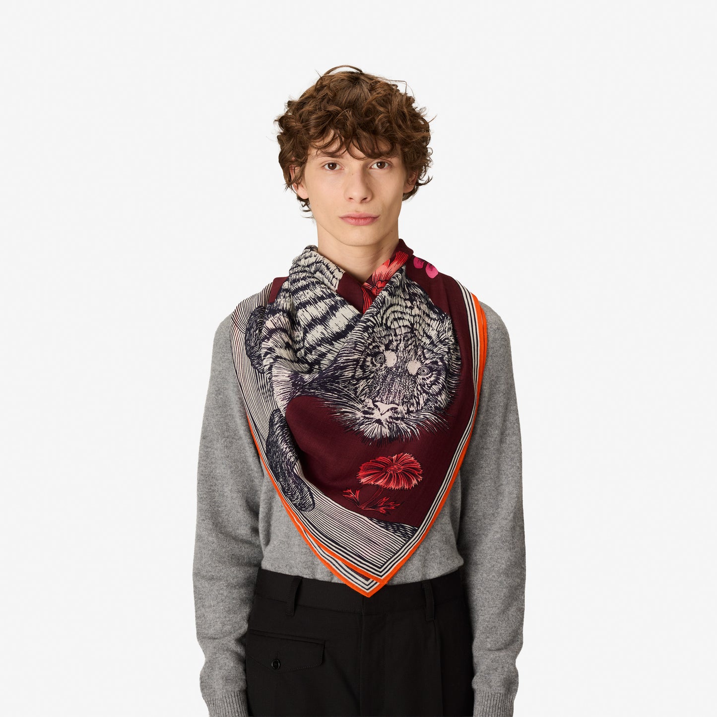 Square 130 - Gustav - Burgundy